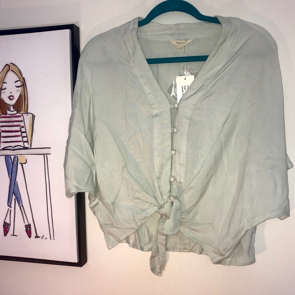 🦋 blouse 👚 front tide up ! Very🔥
